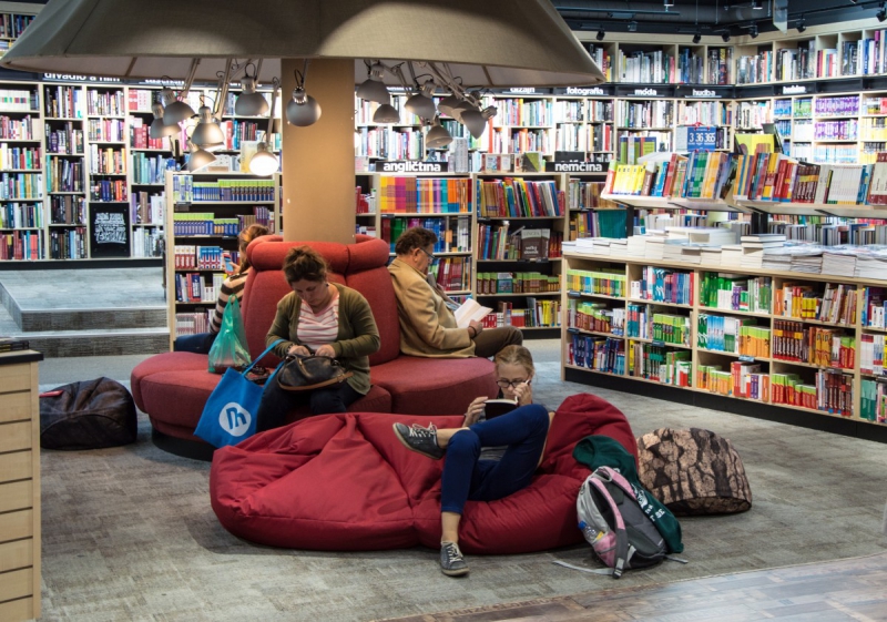 boutique-LES MAYONS-min_books_bookstore_book_reader_readers_reading_shop_sale_books-849006